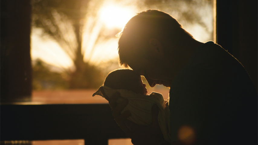 ¿El amor lo cura todo? Cómo reparar las heridas emocionales de una infancia rota