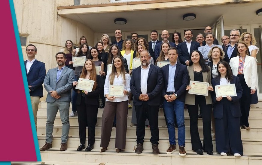 DOS EGRESADAS DE NUESTRA FACULTAD RECONOCIDAS EN EL CONCURSO ‘CUÉNTAME TU TFG’